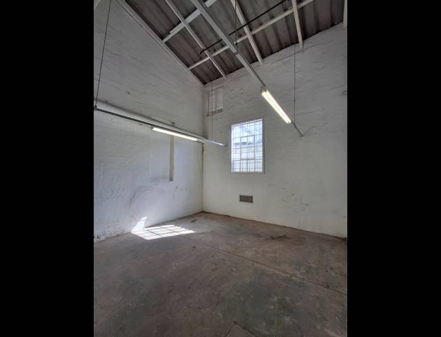 182M² WAREHOUSE TO LET IN ARCADIA